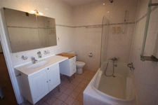 Maison à vendre 5 pièces de 116 m² sur terrain de 365 m² clos, avec piscine hors sol. à HAUTEVILLE LOMPNES (01)