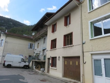 Maison à vendre 5 pièces de 148 m² à CHALEY (01) avec jardin de 436 m² en bordure de la rivière.