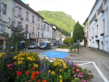 Immeuble à aménager de 320 m² à vendre au centre de SAINT RAMBERT EN BUGEY (01)