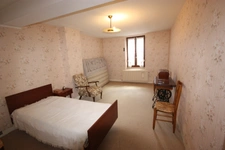 Maison à vendre 5 pièces de 148 m² à CHALEY (01) avec jardin de 436 m² en bordure de la rivière.