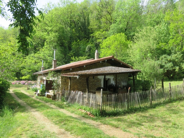 Dpt Ain (01), à vendre TORCIEU grangeon en pierres P2 d'environ 40 m² et terrain de 4362 m²   
