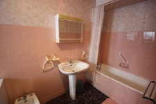 Maison à vendre 5 pièces de 148 m² à CHALEY (01) avec jardin de 436 m² en bordure de la rivière.