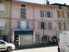 Immeuble à aménager de 320 m² à vendre au centre de SAINT RAMBERT EN BUGEY (01)