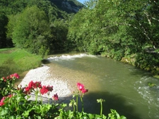 Maison à vendre 5 pièces de 148 m² à CHALEY (01) avec jardin de 436 m² en bordure de la rivière.