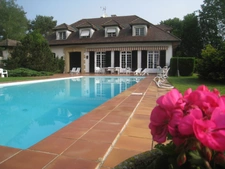 Propriete à vendre sur 35 hectares, 14 pièces, piscine, tennis, chasse, pêche, équitation, au cœur de la Dombes