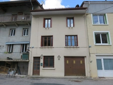 Maison à vendre 5 pièces de 148 m² à CHALEY (01) avec jardin de 436 m² en bordure de la rivière.