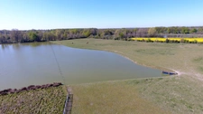 Propriete à vendre sur 35 hectares, 14 pièces, piscine, tennis, chasse, pêche, équitation, au cœur de la Dombes