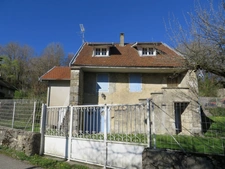 Maison à vendre 5 pièces de 102 m² sur terrain clos de 520 m² à ORDONNAZ (01)