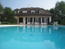 Propriete à vendre sur 35 hectares, 14 pièces, piscine, tennis, chasse, pêche, équitation, au cœur de la Dombes