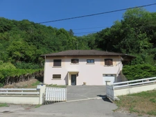 Maison à vendre 5 pièces de 135 m² sur terrain de 723 m² SAINT RAMBERT EN BUGEY (01)