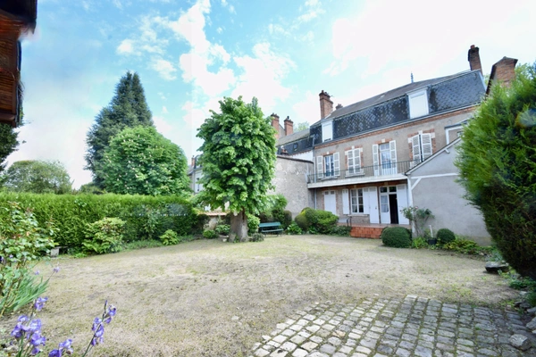 Dpt Loiret (45), à vendre ORLEANS maison P10 de 270 m² - Terrain de 460,00 m² 