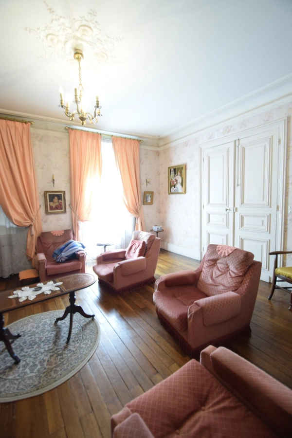 Dpt Loiret (45), à vendre ORLEANS maison P10 de 270 m² - Terrain de 460,00 m² 