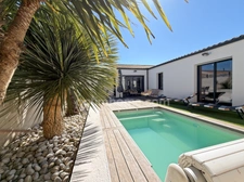Maison à vendre 5 pièces FERRIERES (17)