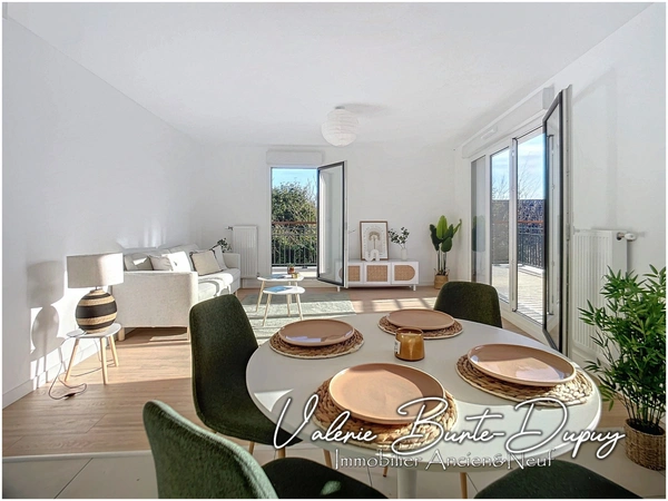 Appartement à vendre 4 pièces 80,35m2 3 chambres terrasse et stationnement ORLEANS St Marc
