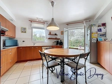 St Denis en Val à 10 min d'Orléans Martroi, a vendre  Maison de 2003 190m2 5 chambres avec jardin arboré de 1800m2, garage attenant, dépendances