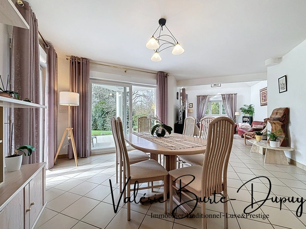 St Denis en Val à 10 min d'Orléans centre, à vendre  Maison de 2003 190m2 5 chambres avec jardin arboré de 1800m2, garage attenant, dépendances
