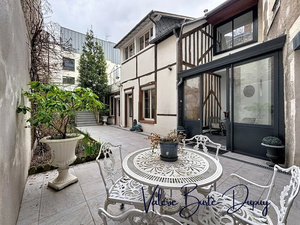 Orléans St Vincent-Pac pasteur Maison de ville à vendre 213m2 5 Chambres et terrasse arborée.