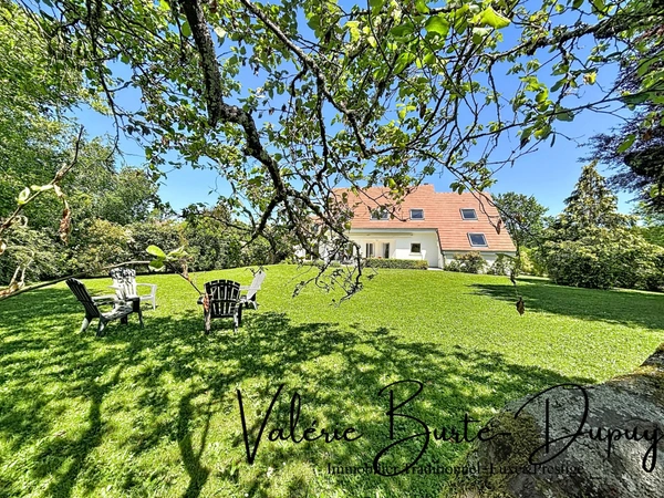 St Denis en Val à 10 min d'Orléans Martroi, a vendre  Maison de 2003 190m2 5 chambres avec jardin arboré de 1800m2, garage attenant, dépendances