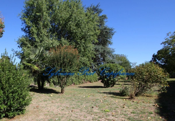 A 5 minutes de l'A64 Terrain Constructible de 974 m² centre de Nousty