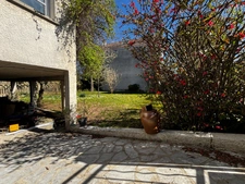 Charming 220 m² house with 8 rooms, 480 m² plot, and no overlooking neighbors.