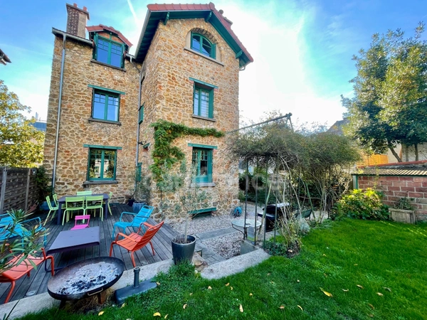 Belle meulière de caractère - 192m²- Terrain 582 m² 