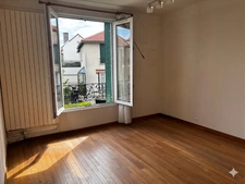 Maison familiale de charme – 6 chambres, jardin arboré, dépendance et RER C à pied
