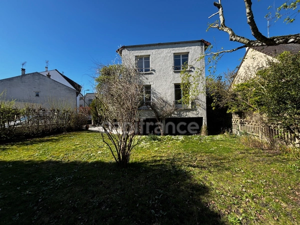 Maison à visiter sans tarder "coup de coeur" 8 pièces terrain 480 m² sans vis à vis