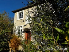 Charming 220 m² house with 8 rooms, 480 m² plot, and no overlooking neighbors.