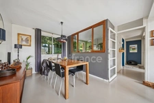 EXCLUSIVE – Family apartment with balcony and exceptional living space in Meudon Val Fleury Centre 