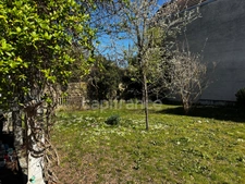 Charming 220 m² house with 8 rooms, 480 m² plot, and no overlooking neighbors.