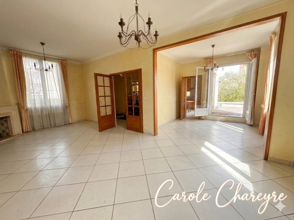 Maison familiale de charme – 6 chambres, jardin arboré, dépendance et RER C à pied