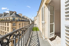 EXCEPTIONNEL – DERNIER ÉTAGE AVEC VUE DÉGAGÉE SUR LE MUSÉE D’ORSAY – BALCON FILANT - PARIS VIIe