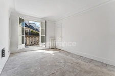 EXCEPTIONAL – TOP FLOOR WITH UNINTERRUPTED VIEWS OF THE MUSÉE D'ORSAY – CONTINUOUS BALCONY – PARIS 7TH ARRONDISSEMENT