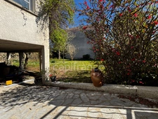 Charming 220 m² house with 8 rooms, 480 m² plot, and no overlooking neighbors.