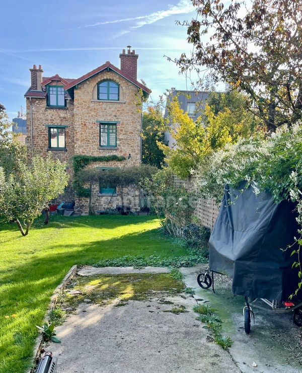 Belle meulière de caractère - 192m²- Terrain 582 m² 