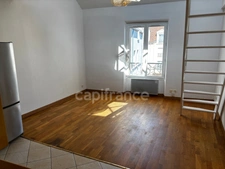 Centre ville, appartement rénové de 3 pièces, dernier étage, dans le vieux bourg de Châtillon.