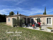 For sale - Single-storey 5-room villa with large plot of land. 