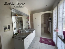 For sale - Single-storey 5-room villa with large plot of land. 