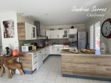 For sale - Single-storey 5-room villa with large plot of land. 