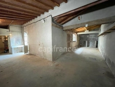 For sale ALZONNE 8-room house on approximately 299 m², attic, garage and interior courtyard. 