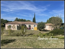 For sale - Single-storey 5-room villa with large plot of land. 
