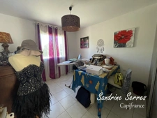For sale - Single-storey 5-room villa with large plot of land. 