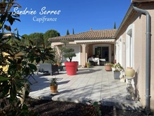 For sale - Single-storey 5-room villa with large plot of land. 
