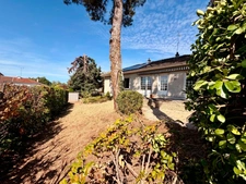 MAISON 158 M², TERRASSE EXPOSEE SUD, TERRAIN CLOS DE 593 M², 4 CHAMBRES, GARAGE, CAVE, POMPE A CHALEUR, PANNEAUX SOLAIRES, CHARPENTE TRADITIONNELLE.