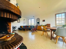 MAISON 158 M², TERRASSE EXPOSEE SUD, TERRAIN CLOS DE 593 M², 4 CHAMBRES, GARAGE, CAVE, POMPE A CHALEUR, PANNEAUX SOLAIRES, CHARPENTE TRADITIONNELLE.