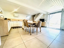 MAISON RENOVEE de 136 m², TERRAIN CLOT, 3 CHAMBRES, 1 BUREAU, 1SALLE D EAU, 1 SALLE DE BAINS, CAVE, GARAGE, TOITURE REFAITE EN 2020, PAS DE TRAVAUX A PREVOIR.