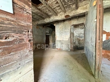 PROCHE CENTRE VILLE, GRANGE de 80M² SUR DEUX NIVEAUX A REHABILITER ENTIEREMENT, TERRAIN ATTENANT DE 265 M², GARAGE