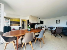 MAISON 158 M², TERRASSE EXPOSEE SUD, TERRAIN CLOS DE 593 M², 4 CHAMBRES, GARAGE, CAVE, POMPE A CHALEUR, PANNEAUX SOLAIRES, CHARPENTE TRADITIONNELLE.