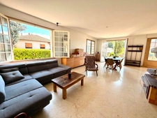 MAISON 158 M², TERRASSE EXPOSEE SUD, TERRAIN CLOS DE 593 M², 4 CHAMBRES, GARAGE, CAVE, POMPE A CHALEUR, PANNEAUX SOLAIRES, CHARPENTE TRADITIONNELLE.
