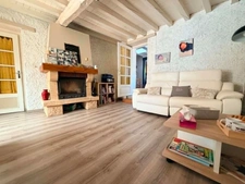 MAISON 96 M² AU CALME SANS VIS A VIS, 3 CHAMBRES, TERRAIN DE 859 m², TERRASSE DE 30m²,  GARAGE, DOUBLE VITRAGE, POMPE A CHALEUR, CLIMATISATION, ASSAINISSEMENT COLLECTIF, TOITURE OK.